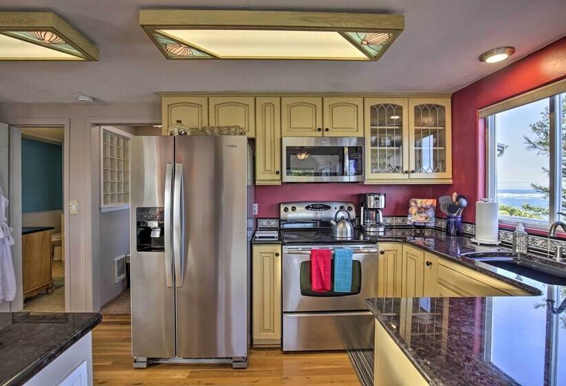 Waldport Beach House W/ Loft, Grill & Ocean Views!