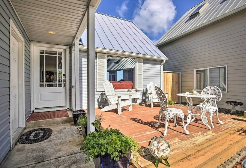 Waldport Beach House W/ Loft, Grill & Ocean Views!