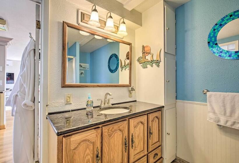 Waldport Beach House W/ Loft, Grill & Ocean Views!