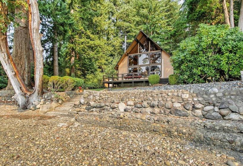 Waterfront Cabin W/ Fire Pit In Gig Harbor!