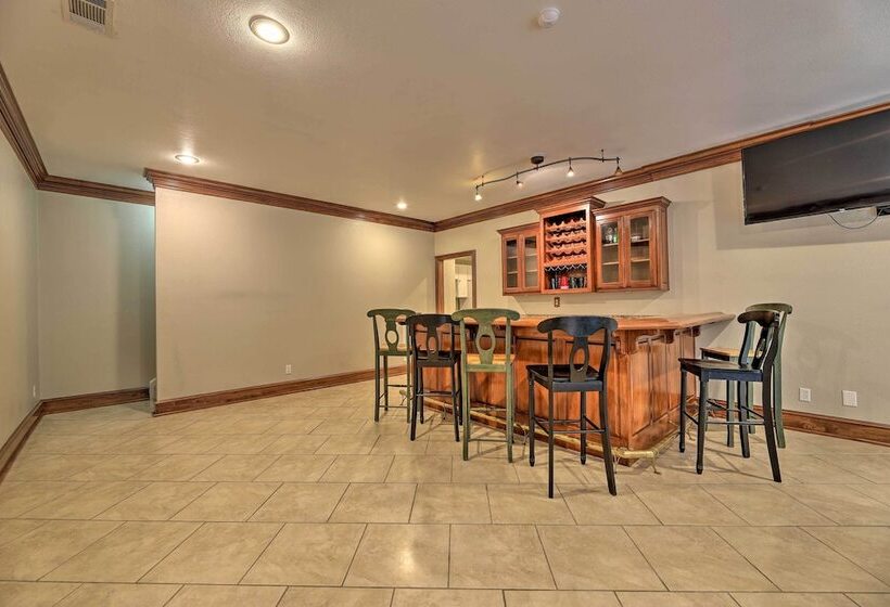 Bentonville Home W/ Pool Table, 2 Mi To Downtown!