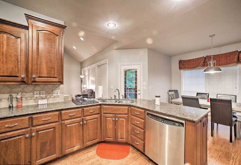 Bentonville Home W/ Pool Table, 2 Mi To Downtown!