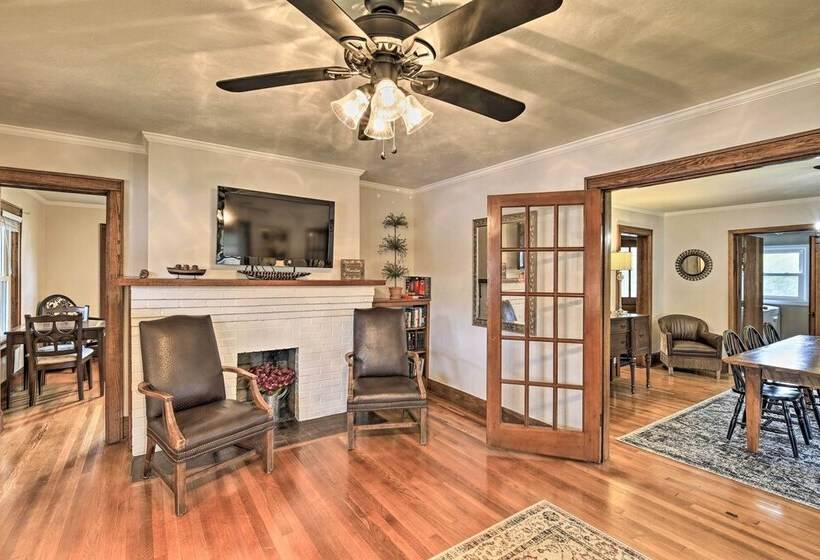 Trout House  In Dtwn Damascus: Near Creeper Trail