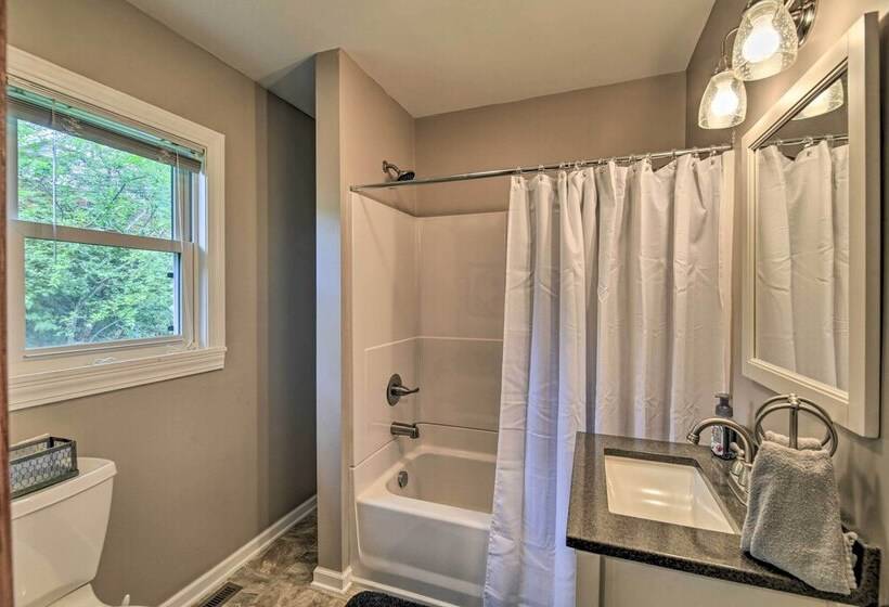 Trout House  In Dtwn Damascus: Near Creeper Trail