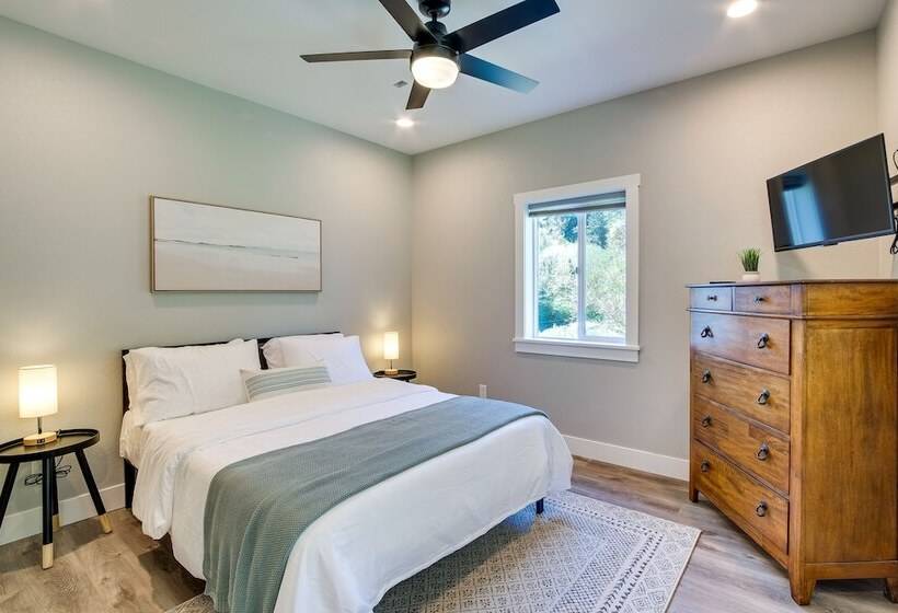 Charming Florence Home W/ Fire Pit & River Views!