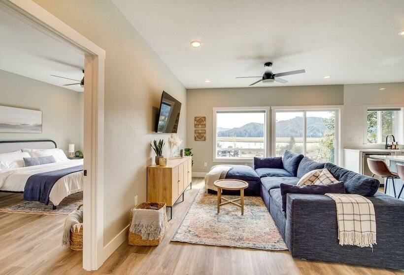 Charming Florence Home W/ Fire Pit & River Views!