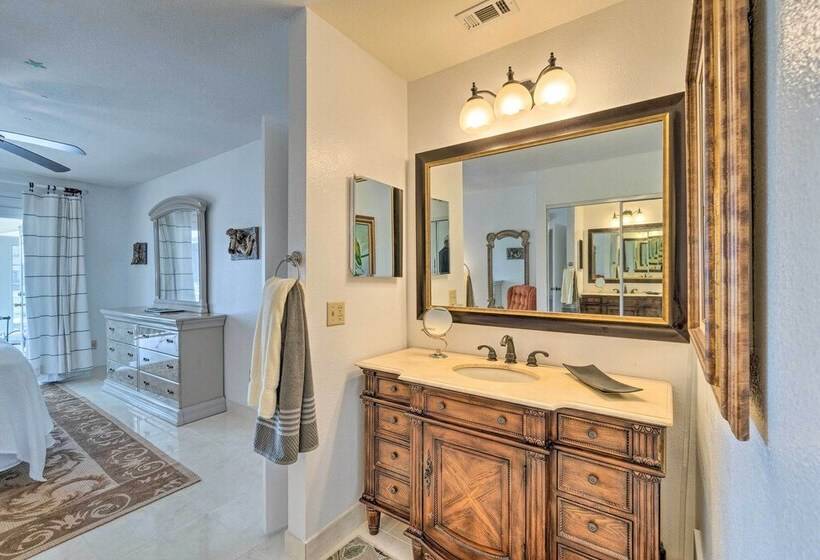 Charming Port Charlotte Home W/ Lanai & Pool!