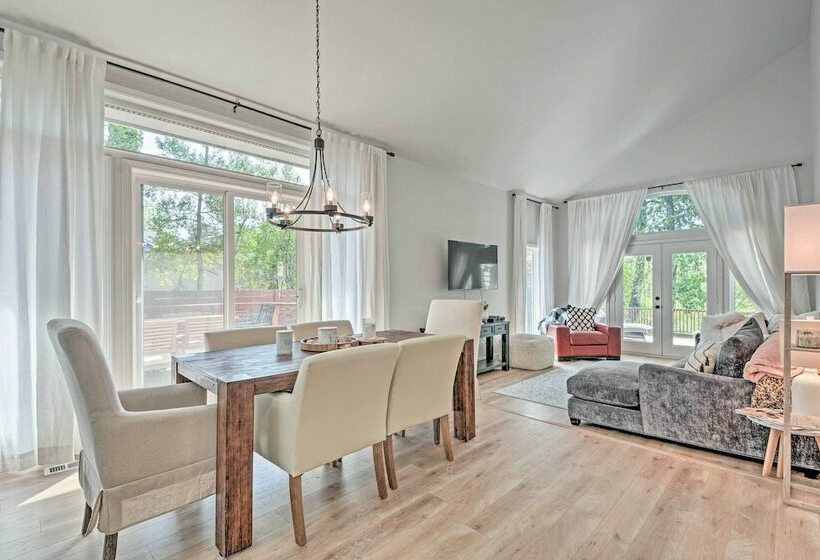 Chic Grants Pass Home   1 Mi To Drinks & Dining!