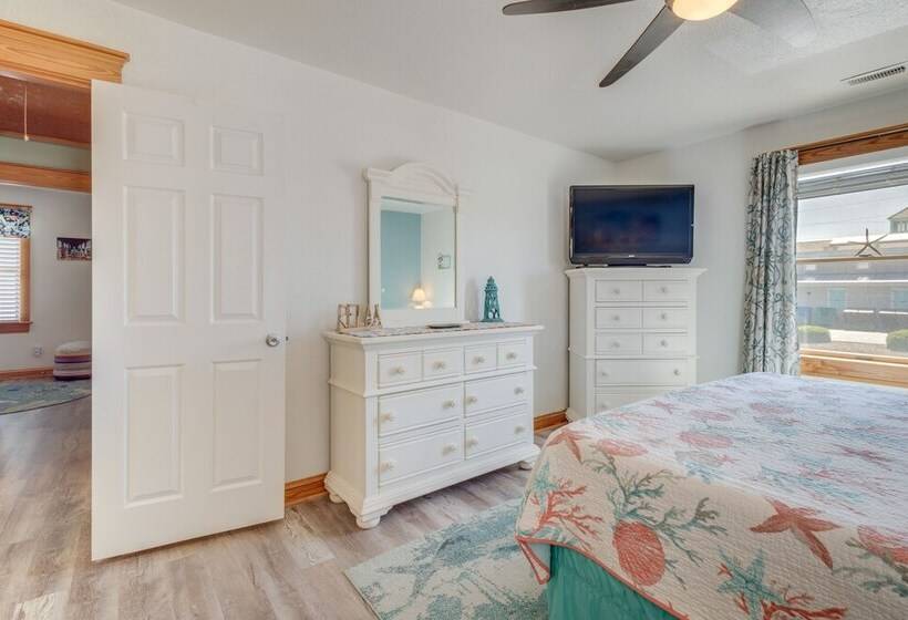 Coastal Home W/ Deck & Outdoor Shower