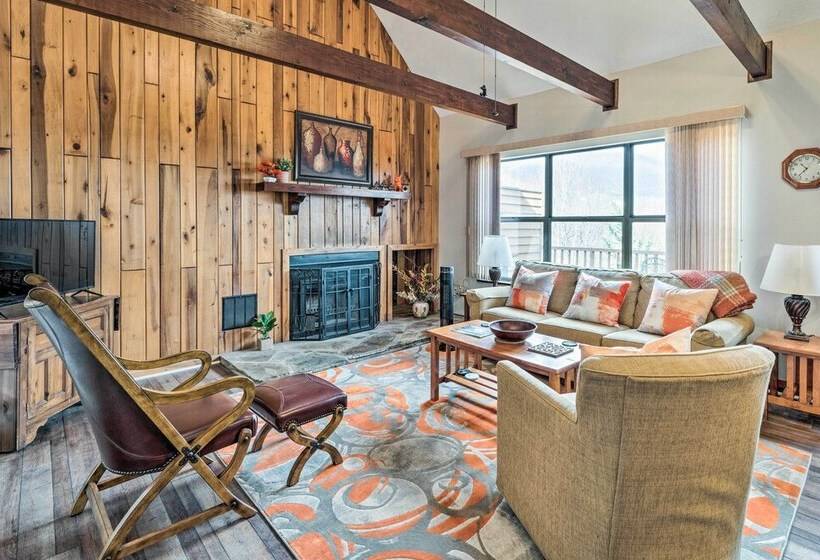 Cozy Burnsville Cabin W/ Deck & Mountain Views