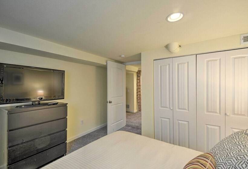 Cozy Tacoma Home: Close To Beaches & Boating!