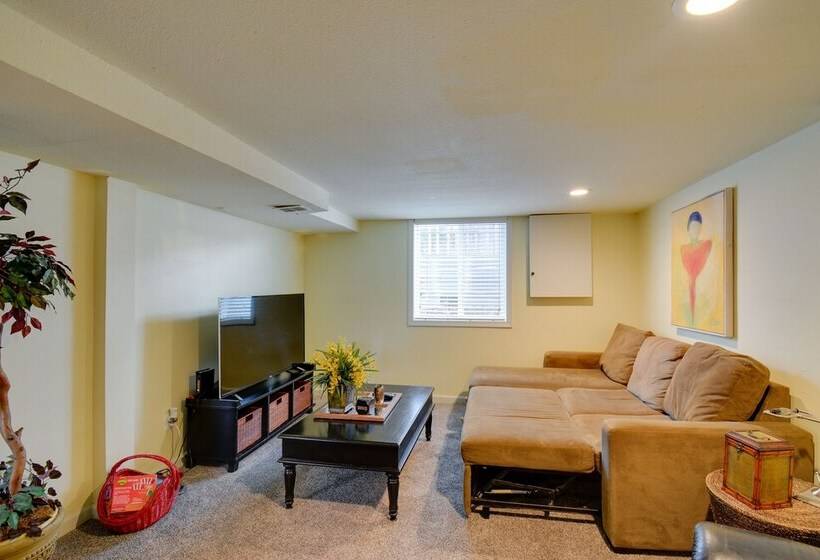Cozy Tacoma Home: Close To Beaches & Boating!