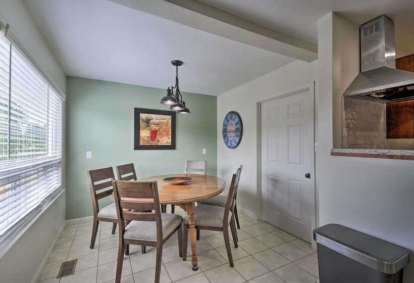 Cozy Tacoma Home: Close To Beaches & Boating!