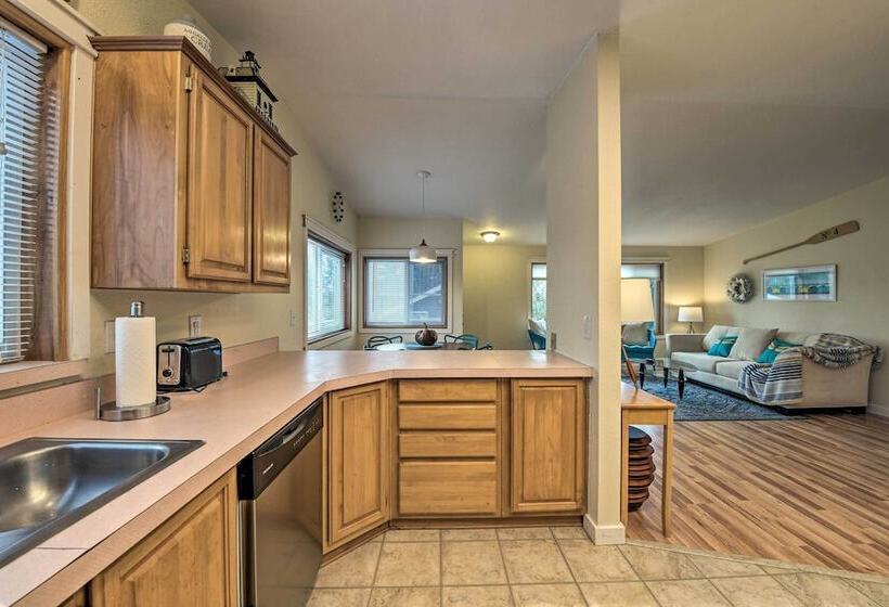 Cute Cottage W/ Deck Walk 115 Ft To Brewery & Cafe