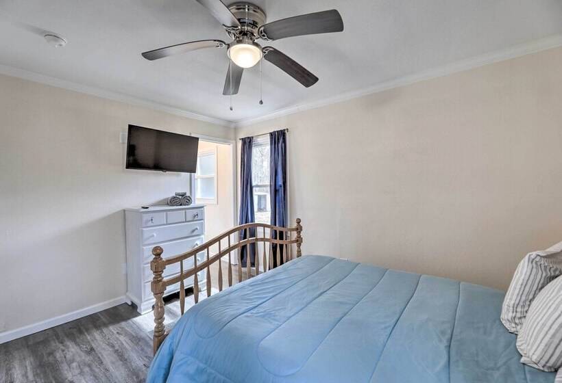 Dog Friendly House W/ Yard: Near Boat Launch!