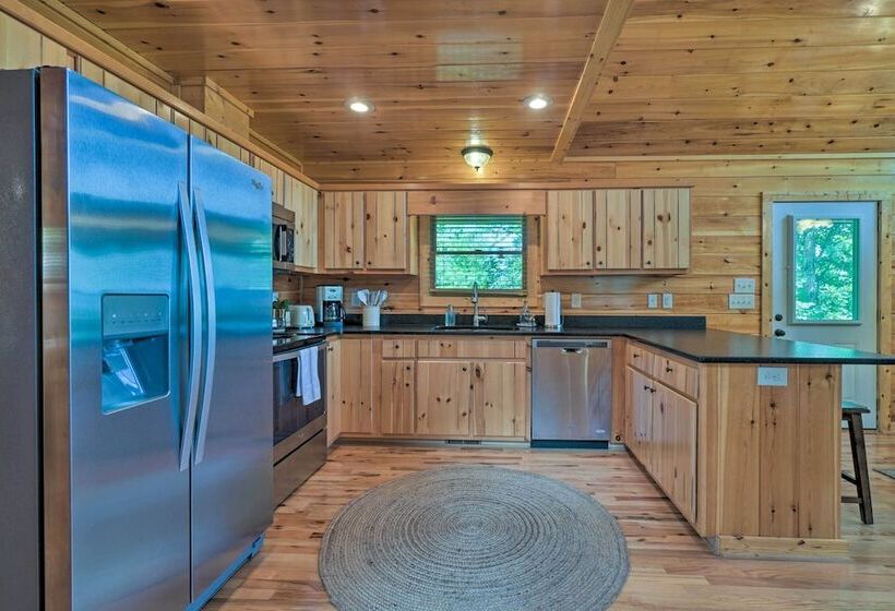 Hiwassee Hideaway  Cabin W/ Mountain Views!