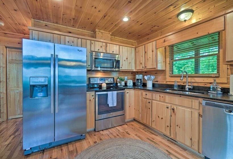 Hiwassee Hideaway  Cabin W/ Mountain Views!