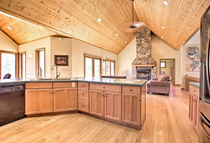 House W/deck, Fire Pit   15 Mins To Snowshoe!