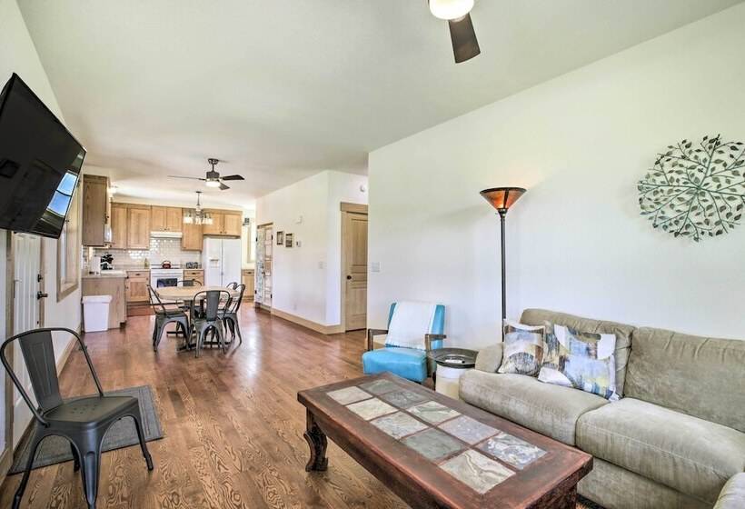 Idyllic Gem: Screened Porch, 1/2 Mi To River!