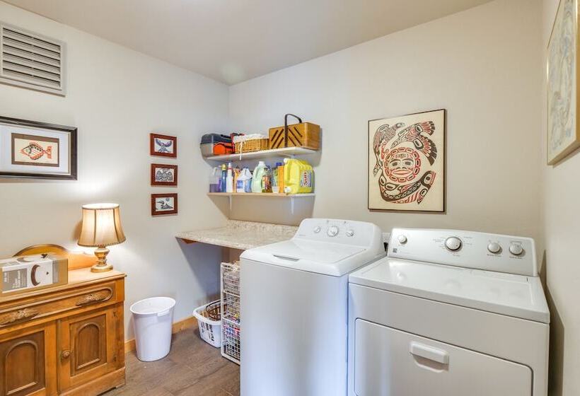 Jefferson Home W/ Mountain Views & Horse Pastures