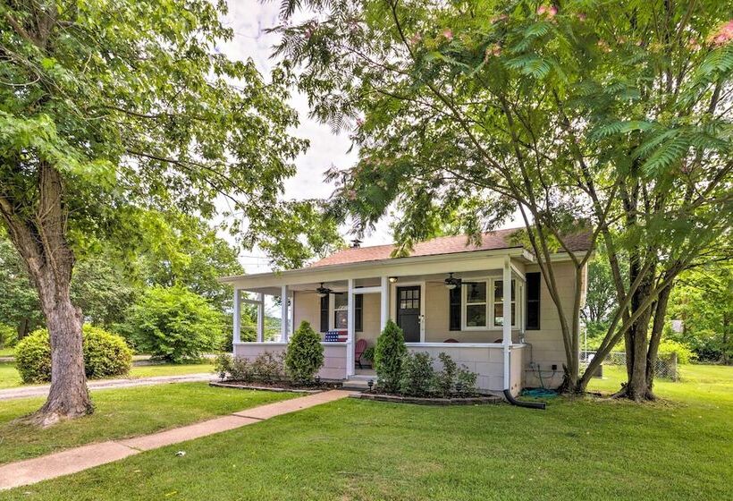 Lucky Dawg  Pet Friendly Abode Near St Louis!