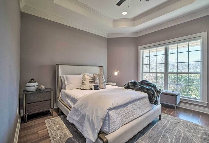 Luxurious Navasota Retreat   14 Mi To A & M!