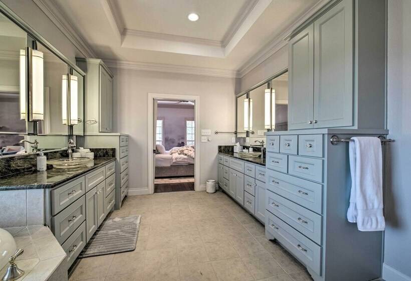 Luxurious Navasota Retreat   14 Mi To A & M!