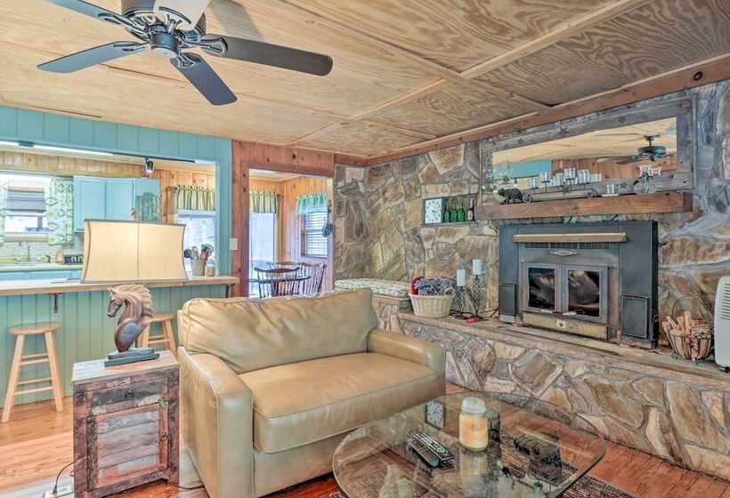 Maggie Valley Retreat With Hot Tub + Fire Pit!