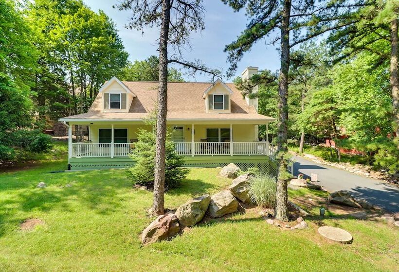 Blakeslee Home W/ Private Hot Tub, 5 Mi To Skiing!