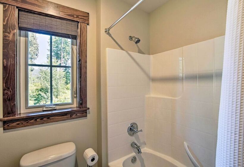 Modern Alpine Home On Prospector Golf Course!