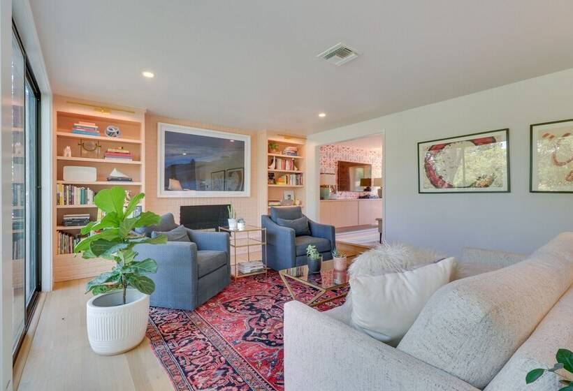 Modern Austin Home W/ Yard ~ 1 Mi From Acl!
