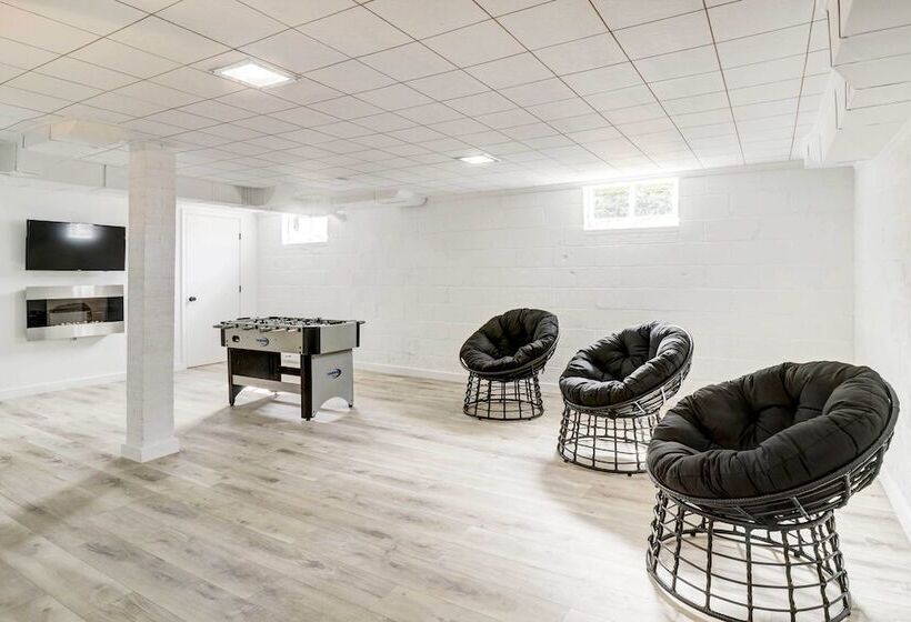 Modern Elkton Vacation Rental: Fire Pit & Grill!