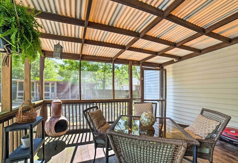 Oak Island Home W/ Fenced Yard, Walk To Long Beach