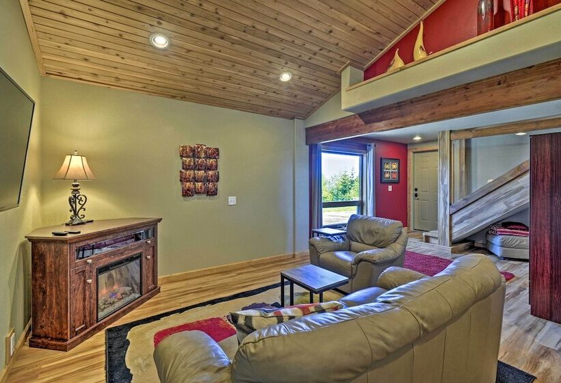Picturesque Port Angeles Cabin W/ Fire Pit!