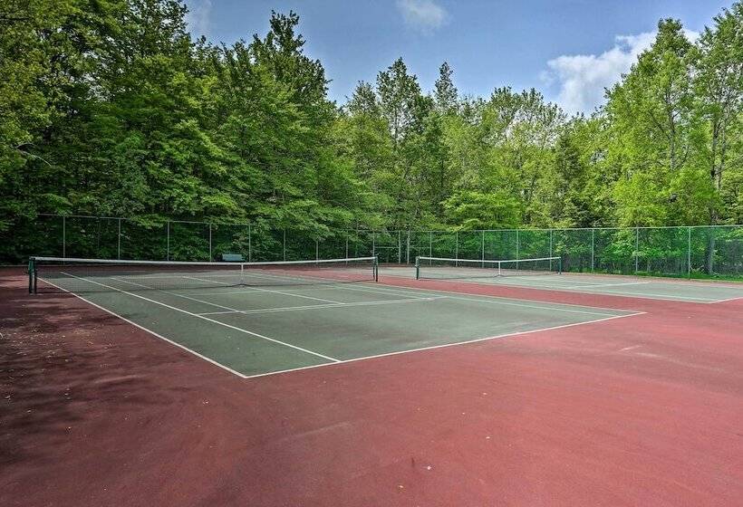 Pocono Lake House Near Skiing & Kalahari Resort!