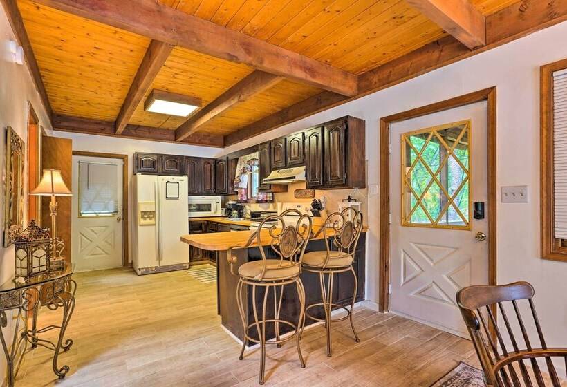 Bushkill House W/ Deck & Community Amenities!
