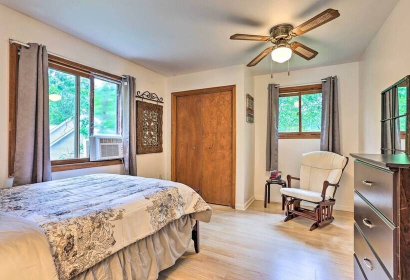 Bushkill House W/ Deck & Community Amenities!