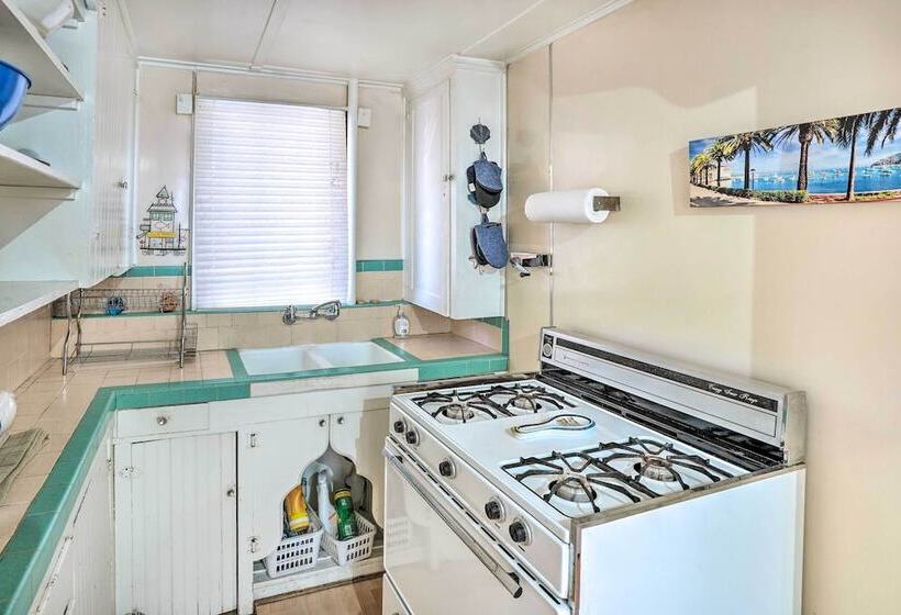 Quaint Avalon Cottage < Half Mi To Beaches!