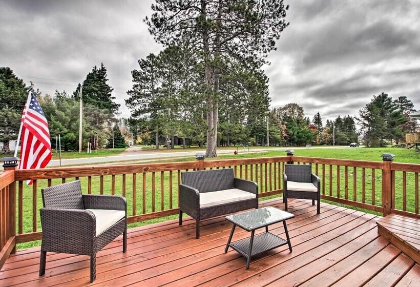 Quaint Pequot Home < 1 Mi From Lake Access!