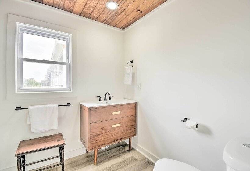 Rustic Beachfront Cottage W/ Deck & Boardwalk