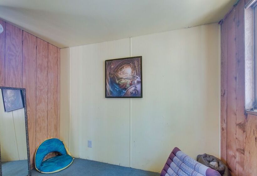 Topanga Canyon Rustic Treetop Trailer On 16 Acres!