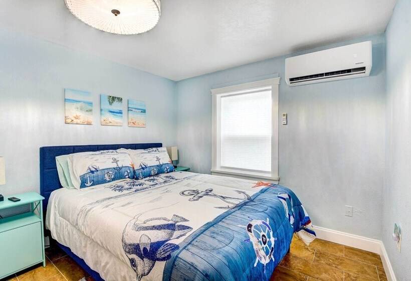 Sarasota Home W/ Screened Porch, Walk To Zoo!