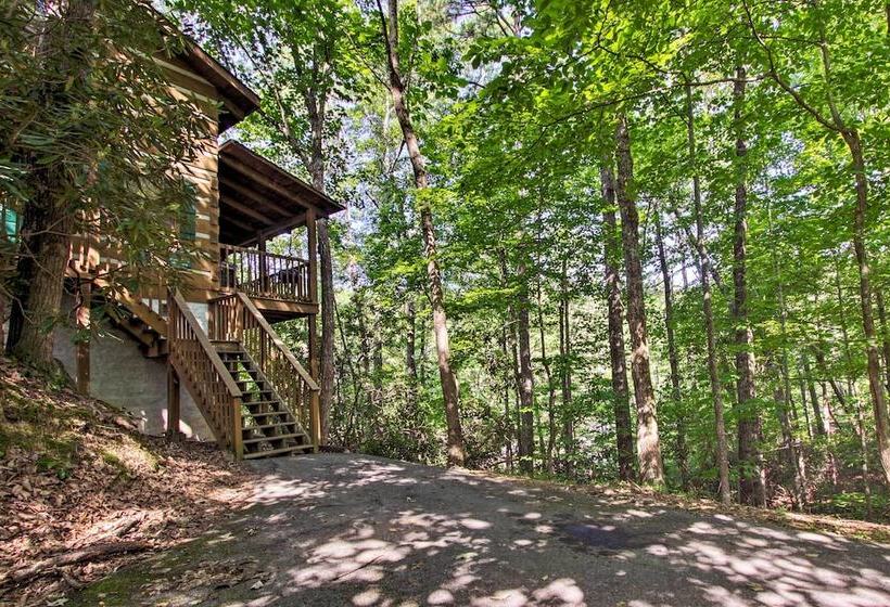 Secluded Forest Cabin, 4 Mi To Downtown Gatlinburg