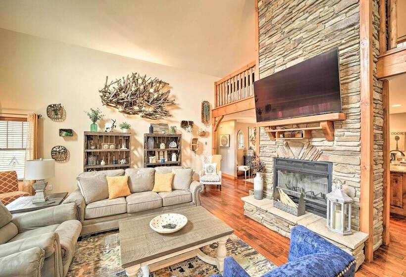 Serene Canton Escape W/ Hot Tub & Mtn Views!