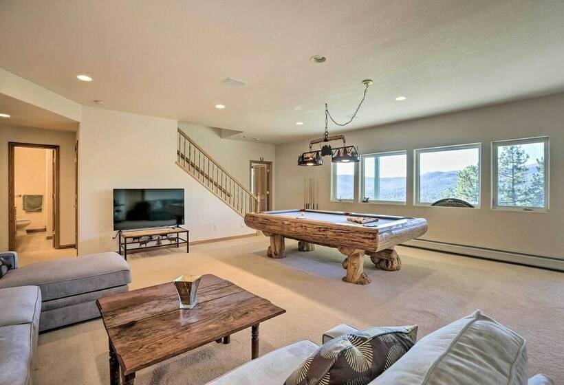 Serene Evergreen Home W/ Hot Tub + Mtn Views!