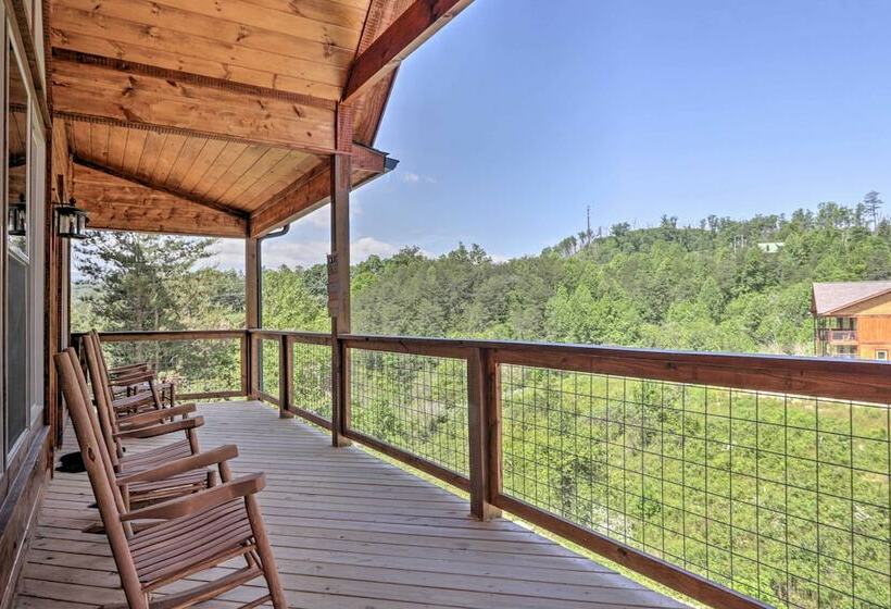 Smoky Mtn  Peaceful Paradise  W/ Indoor Pool!