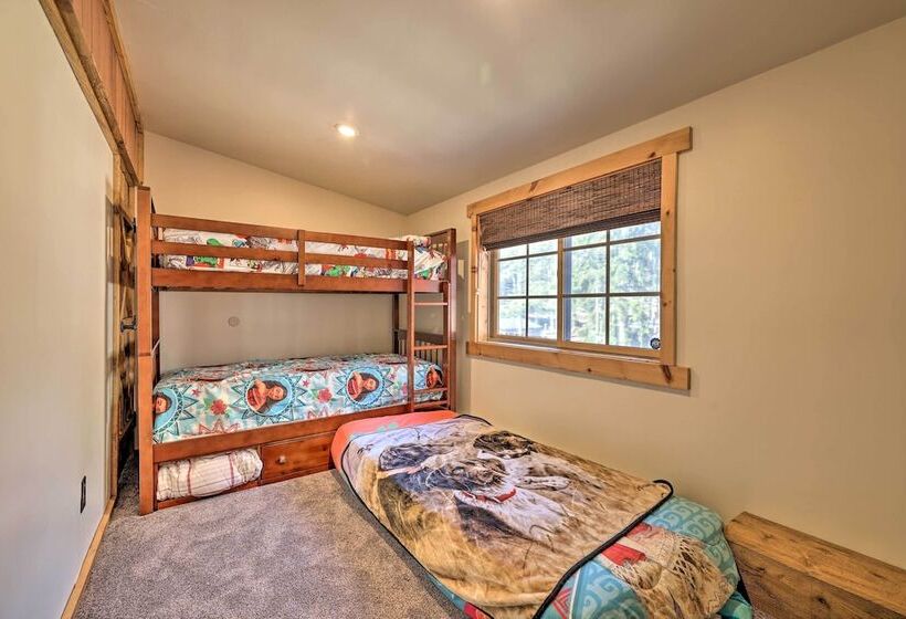 Spacious Escape W/ Deck & Ponds Near Skiing!