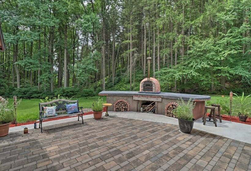 Spacious Escape W/ Deck & Ponds Near Skiing!