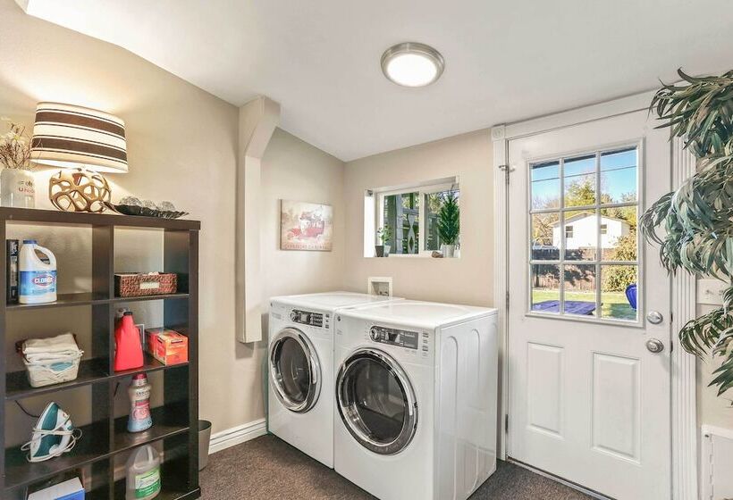 Spacious Family Home W/ Garage Game Room & Office!