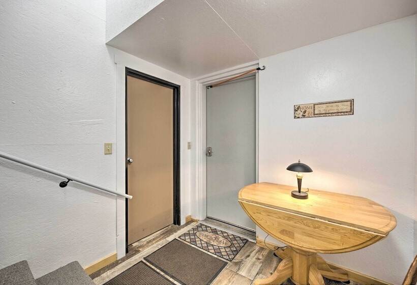 Spacious Kansas Retreat: On Site Disc Golf!